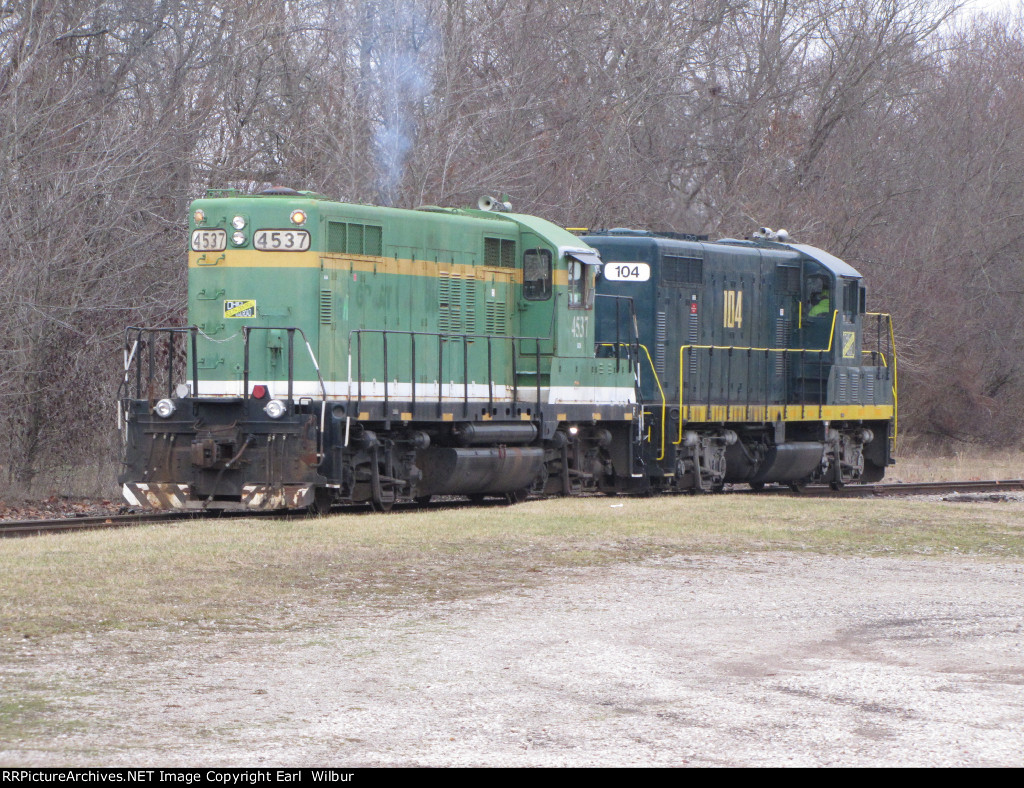 Ohio South Central Railroad (OCSR) 104 & 4537